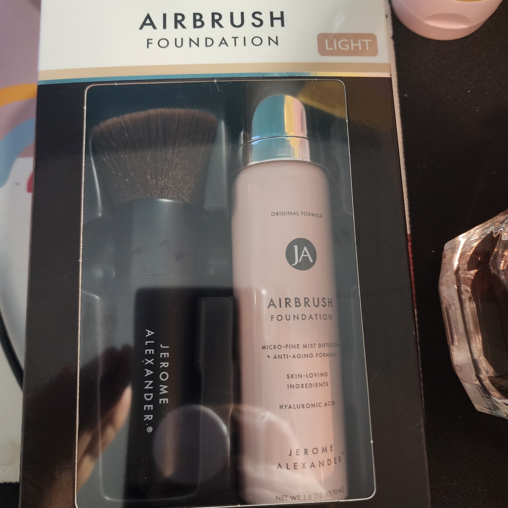 Airbrush Foundation in Light